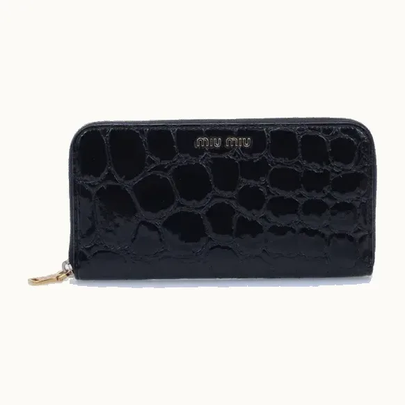 Cartera Zip Around Miu Miu Patent Croc Embossed Negra