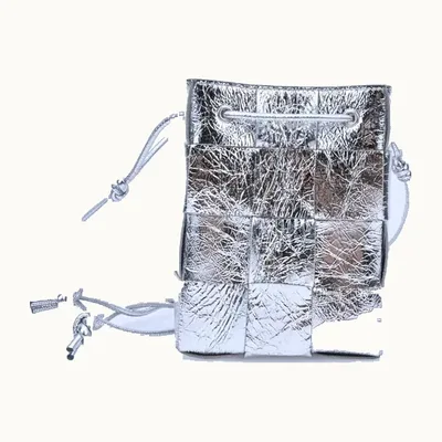 Bolsa Bucket Bottega Veneta Bombonera Cassette Plateada