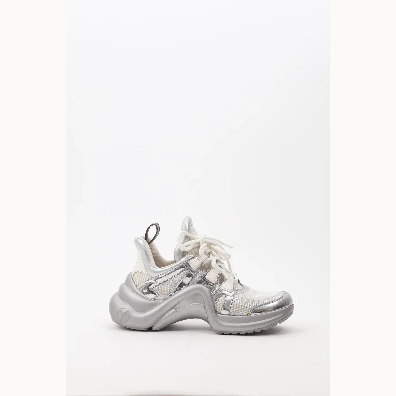 Tenis Louis Vuitton Archlight Plateados, Bueno