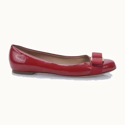 Flats Salvatore Ferragamo Varina Patent Rojos, Talla 35.5