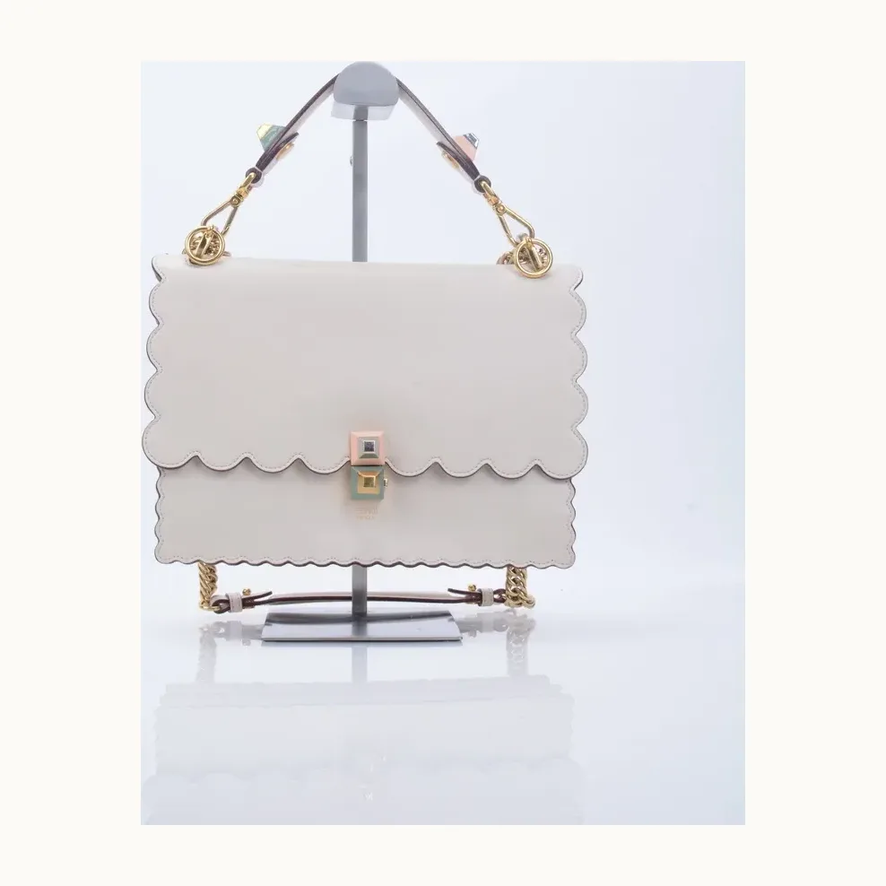 Bolsa de Hombro Fendi Kan I Scalloped Nude