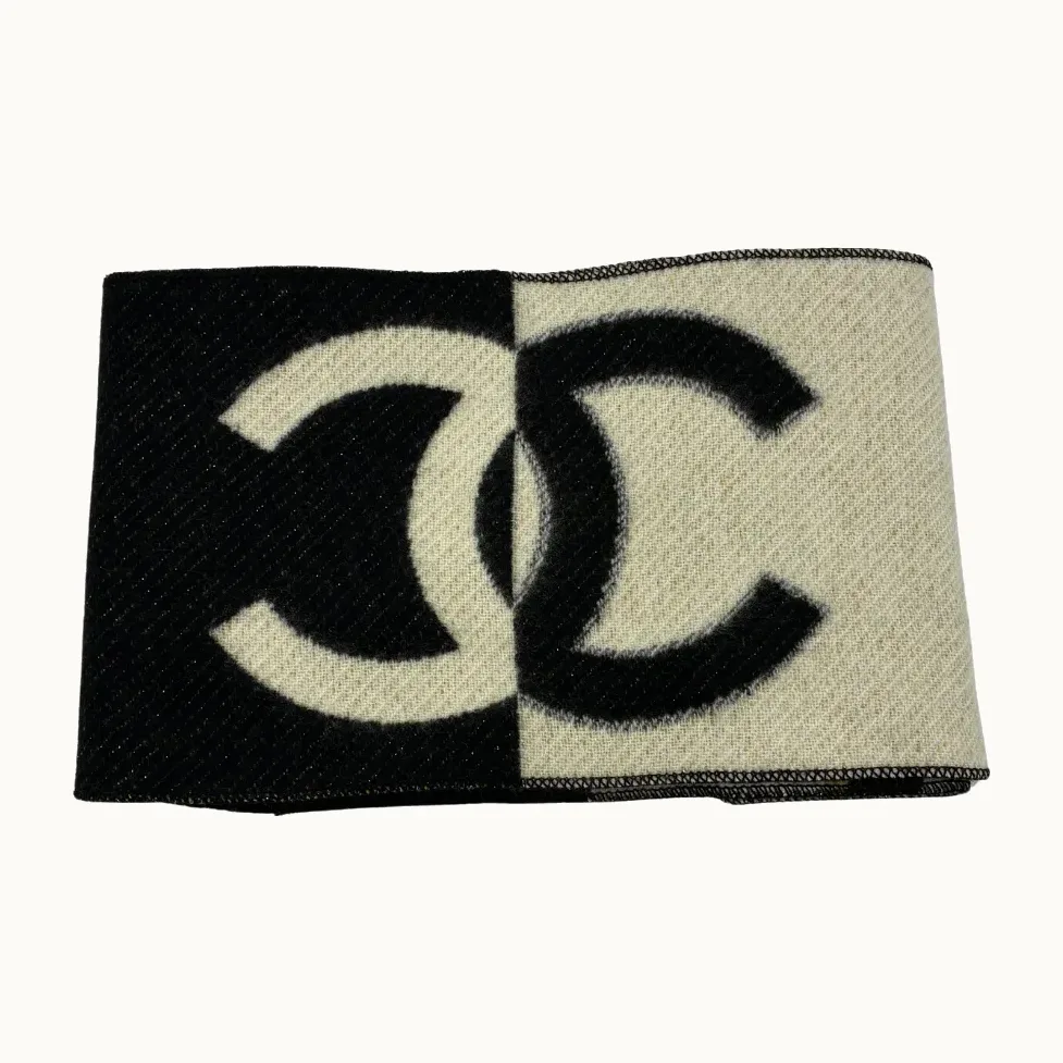 Bufanda Chanel, Excelente